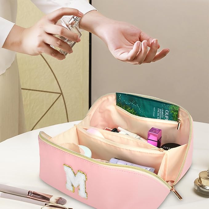 for Christmas Day Gifts, Makeup Bag for Women, PU Leather Travel Toiletry Bags, Initial Make Up Cosmetic Pouch for Teen Girls, Wide Open Portable Skincare Bag, Personalized Birthday Gifts, Pink N