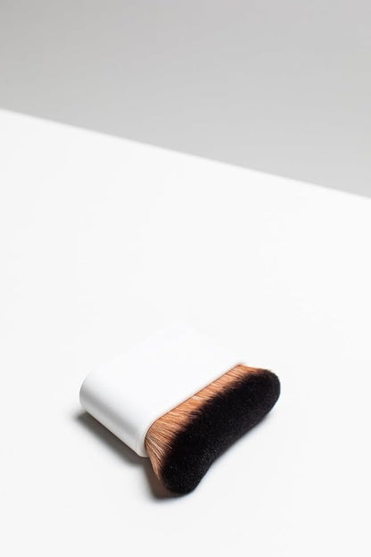 Tinge Body Brush, Large Kabuki Brush, Ideal For Blending Body Makeup, Foundation, Self Tanner & Bronzing, Streak Free & Mess Free, Make Up Brush With Soft, Durable Bristles For Smooth, Even Coverage