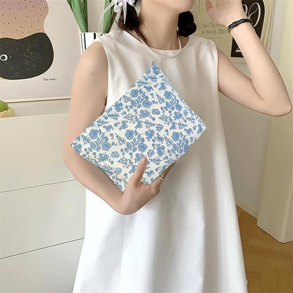 STARDW Aesthetic Floral Makeup Bag Cute Small Cosmetic Bags for Women Girls, Travel Toiletry Bag Large Capacity Zipper Makeup Pouch, Purse Organizer Pouches (Floral Blue)