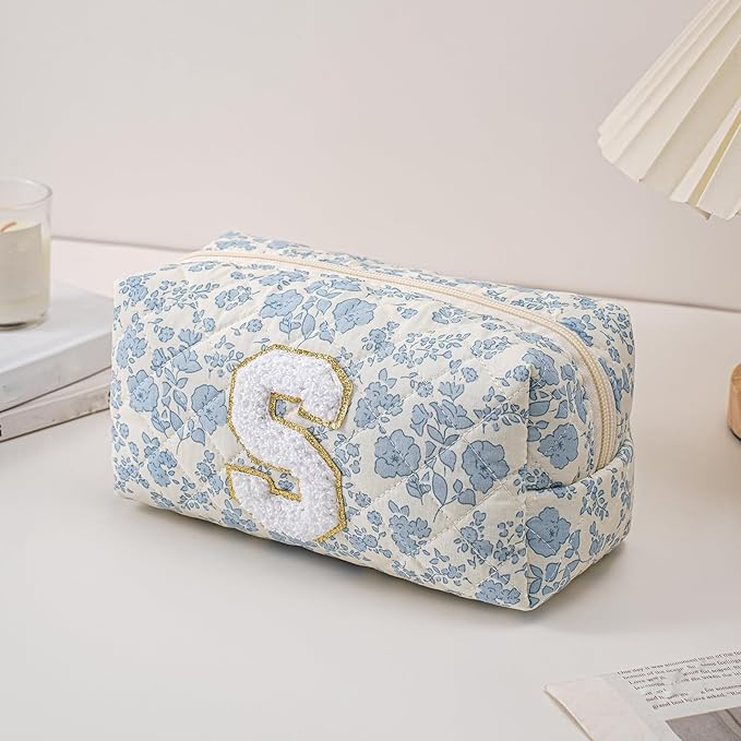JOVAKIT Alphabet Makeup Bag Cosmetic Bag for Women, Christmas Gifts for Girls Age 6-18, Floral Flowers Coquette Travel Toiletry Zipper Make Up Pouch Organizer Trendy Stuff (Blue Floral S)