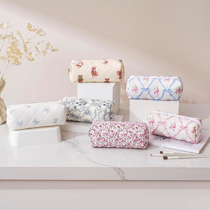Cute Floral Cotton Makeup Brush Cosmetic Bag for Women, Travel Quilted Zipper Make Up Bag, Flowers Toiletry Organizer Case Kawaii Makeup Cosmetic Travel Cloth Pouch (Blue+Red Floral)