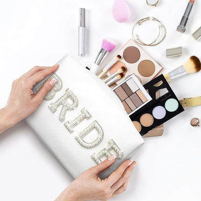 2PCS Bride to be Patch Letter Makeup Bag Bridal Shower Gifts for Engagement Wedding Bachelorette Bridesmaid Gifts for Bride Mrs Pearl Rhinestone Travel Bag White PU Leather Make Up Bag Pouch for Purse