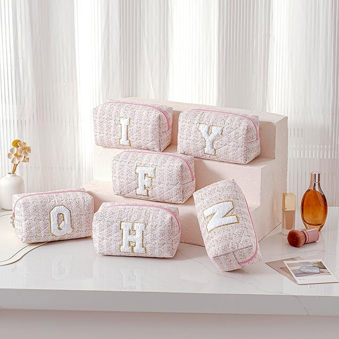 JOVAKIT Alphabet Makeup Bag Cosmetic Bag for Women, Christmas Gifts for Girls Age 6-18, Floral Flowers Coquette Travel Toiletry Zipper Make Up Pouch Organizer Trendy Stuff (Pink Floral Q)