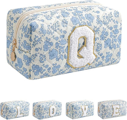 JOVAKIT Alphabet Makeup Bag Cosmetic Bag for Women, Christmas Gifts for Girls Age 6-18, Floral Flowers Coquette Travel Toiletry Zipper Make Up Pouch Organizer Trendy Stuff (Blue Floral Q)
